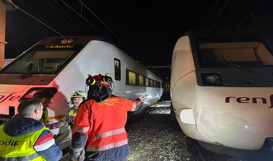 Accidente de tren en el Chorro Trece heridos tras la colisión de dos